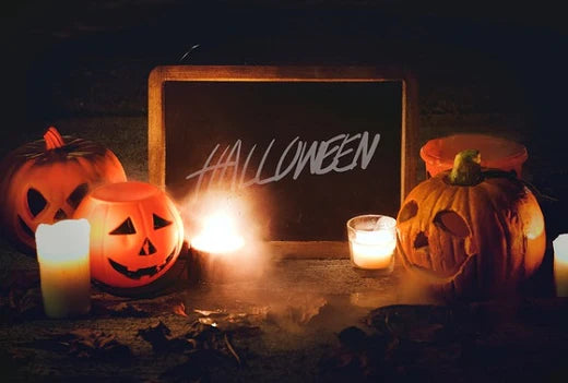 The Perfect Halloween Porch Décor with The HomeCentric