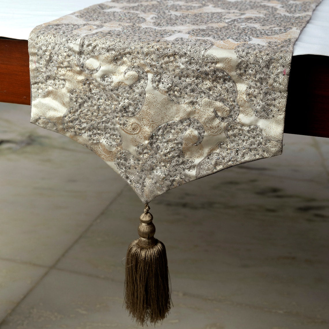 Paisley Luxury - Silver Jacquard Silk Decorative Table Runner