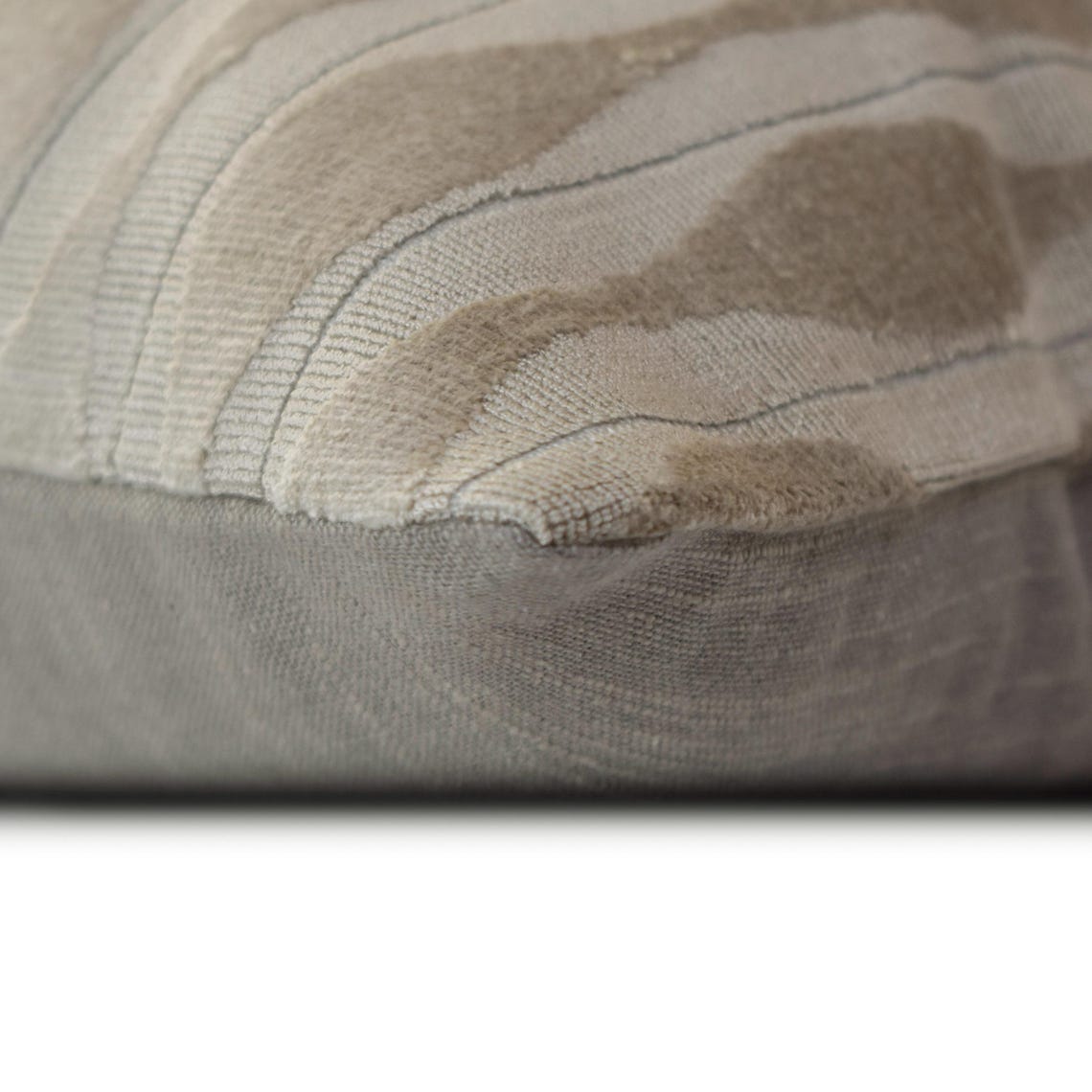 Velvet Flow Throw Cushion Cover