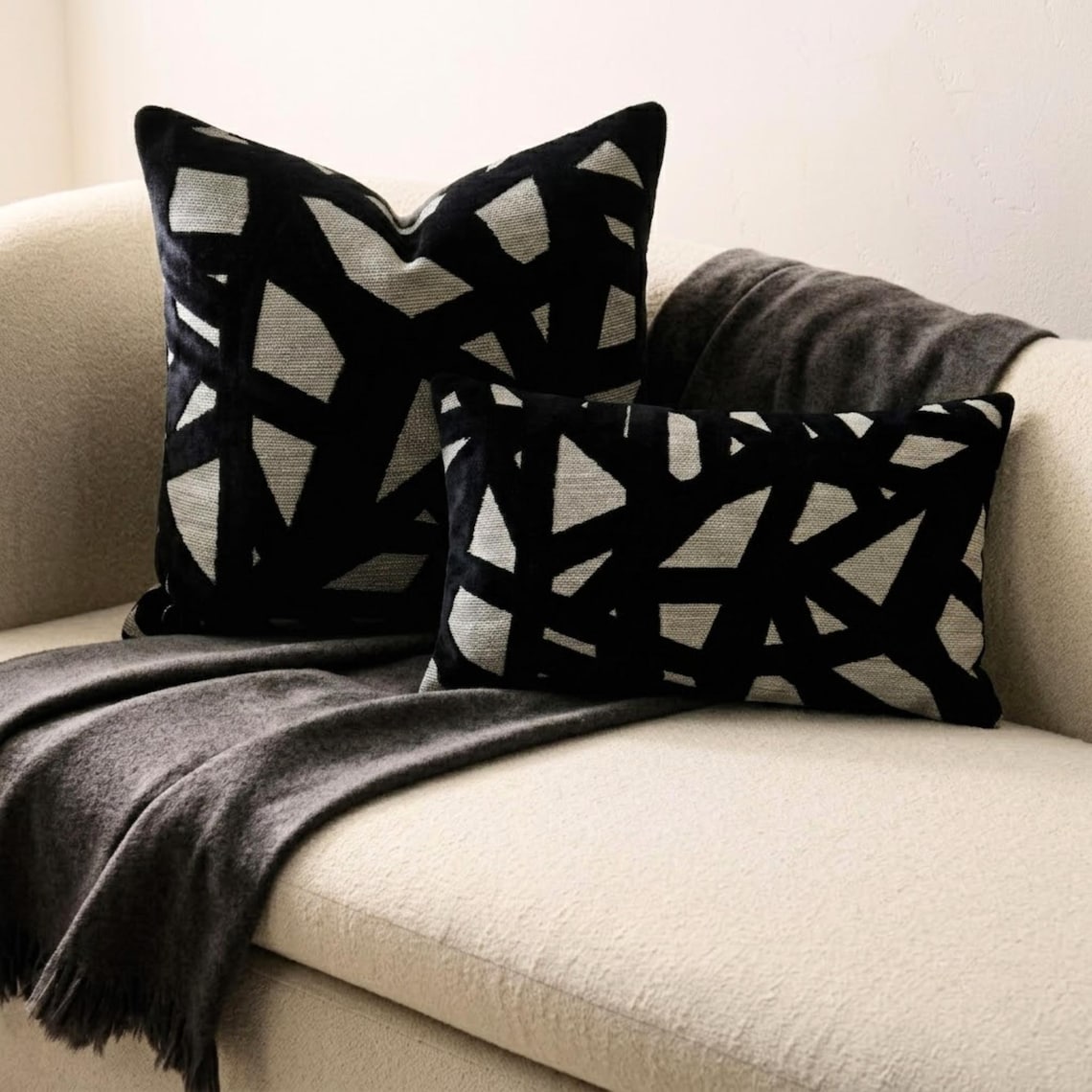 Veleri Black Lumbar Cushion Cover