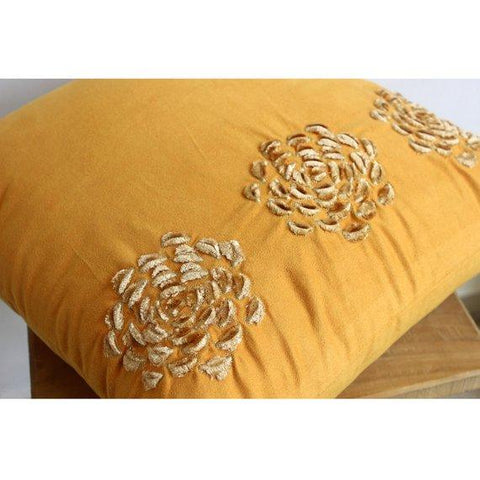 products/gold-sawaan-suede-nature-floral-modern-rose-decorative-pillow-covers_6f65a08b-8ca9-4035-bce9-2edf7c10d1dc.jpg