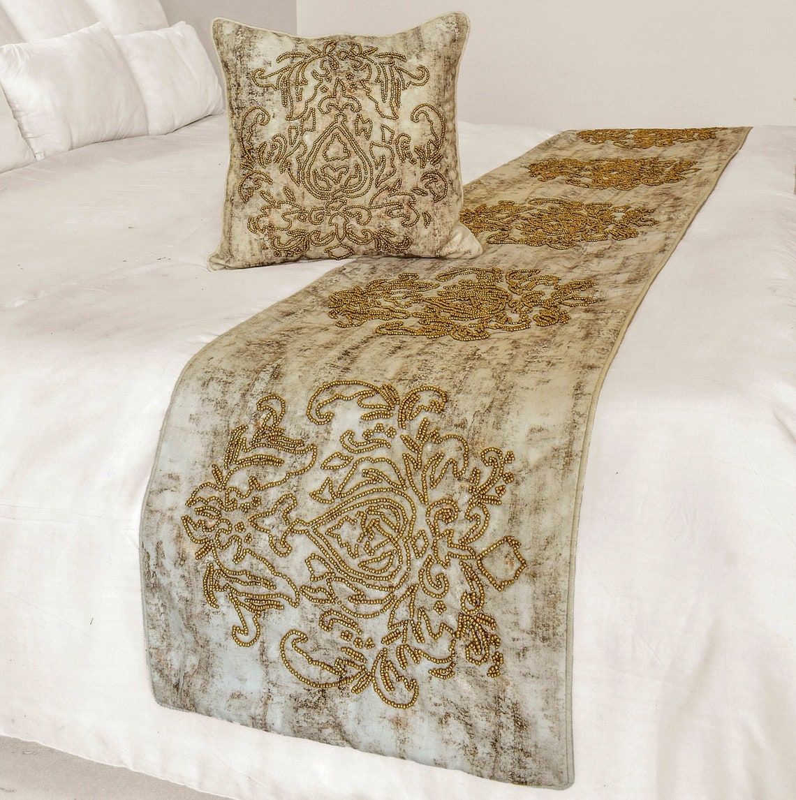 Foil Damask Gold Decorative Bed Runner and Cushion Cover