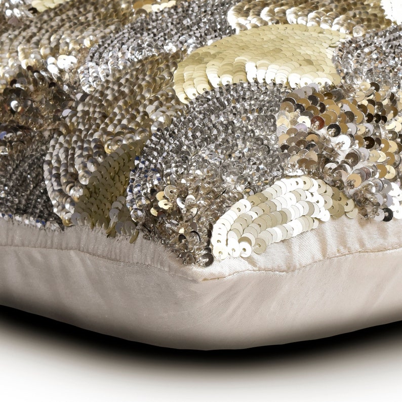 Altimo Throw Pillow Cover