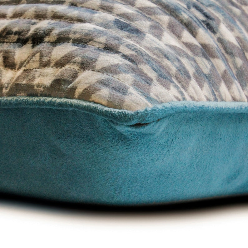 Kia Throw Cushion Cover