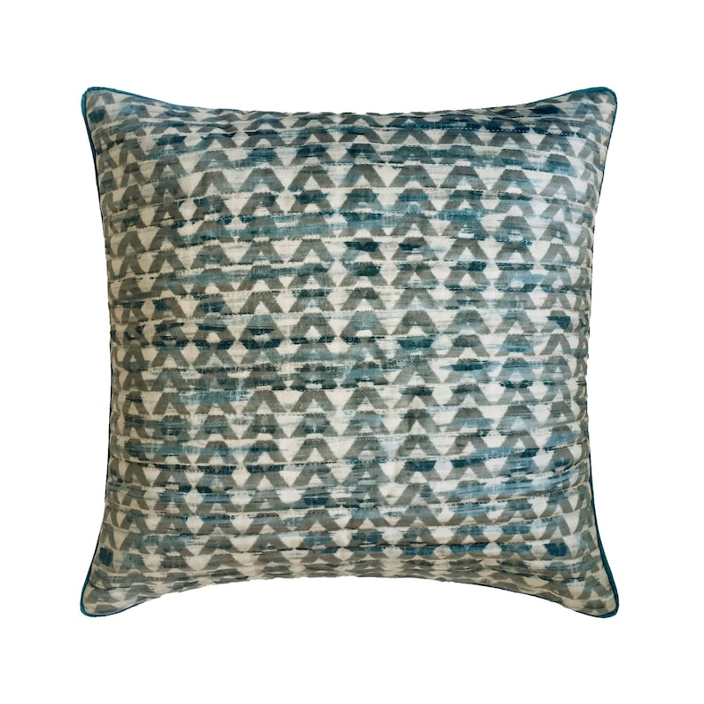 Kia Throw Cushion Cover