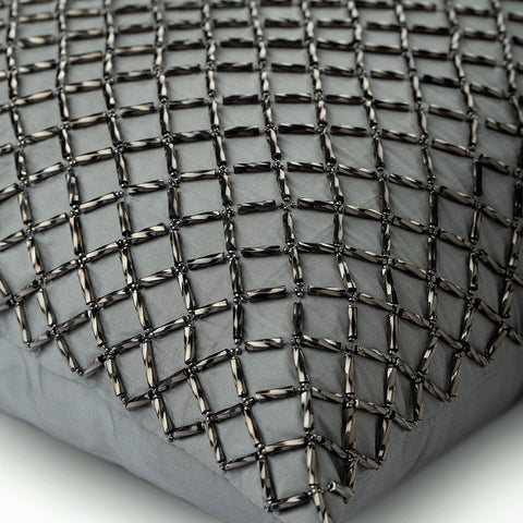 products/silver-checkered-grey-silk-geometric-modern-lattice-trellis-decorative-pillow-covers_48dbfa5f-dc85-4ead-ae95-92bd0b4ae968.jpg