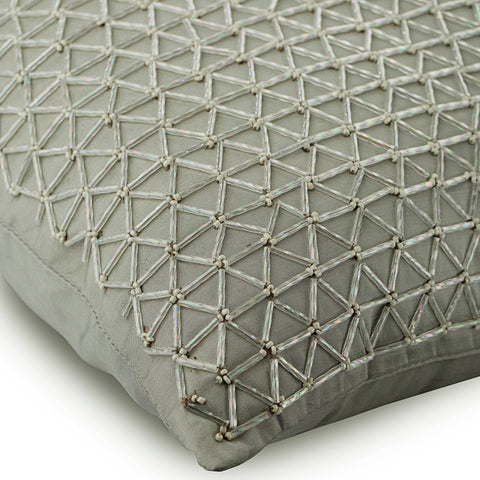 products/silver-tower-grey-silk-geometric-modern-lattice-trellis-decorative-pillow-covers_326f2d43-babc-479b-86e6-be5388cd7e6e.jpg