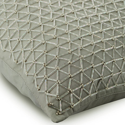 products/silver-tower-grey-silk-geometric-modern-lattice-trellis-decorative-pillow-covers_52db5941-2642-4e34-b8f8-e03eaee5edf8.jpg